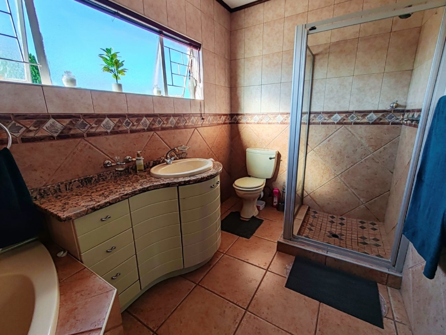 5 Bedroom Property for Sale in Grimbeeck Park North West